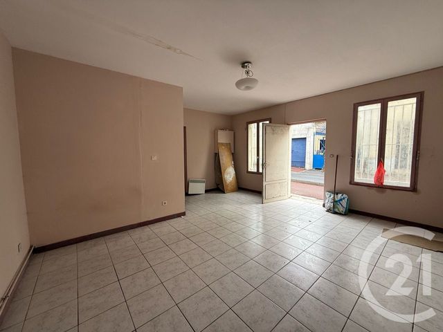 Appartement Local à vendre - 2 pièces - 42.15 m2 - CORBEIL ESSONNES - 91 - ILE-DE-FRANCE - Century 21 Viry Plein Coeur
