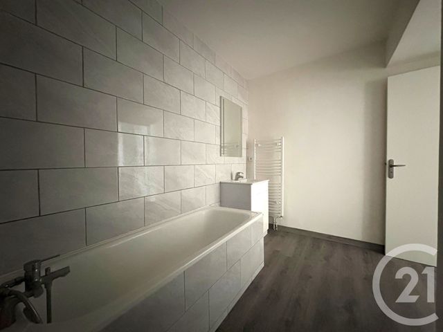 Appartement Studio à louer - 1 pièce - 38.28 m2 - EVRY - 91 - ILE-DE-FRANCE - Century 21 Viry Plein Coeur