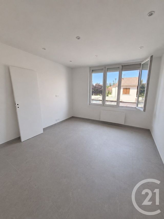 Appartement à louer - 2 pièces - 55.0 m2 - THIAIS - 94 - ILE-DE-FRANCE - Century 21 Viry Plein Coeur