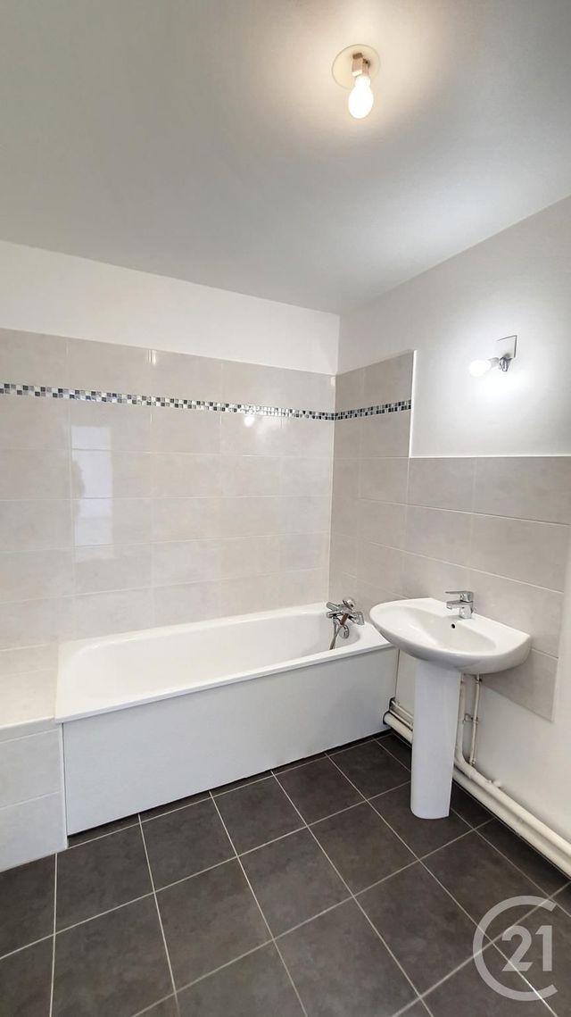 Appartement F2 à louer - 3 pièces - 53.57 m2 - FLEURY MEROGIS - 91 - ILE-DE-FRANCE - Century 21 Viry Plein Coeur