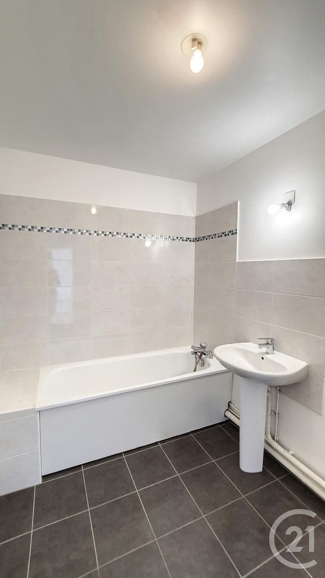 Appartement F2 à louer - 3 pièces - 53.57 m2 - FLEURY MEROGIS - 91 - ILE-DE-FRANCE - Century 21 Viry Plein Coeur