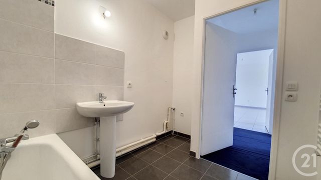 Appartement F2 à louer - 3 pièces - 53.57 m2 - FLEURY MEROGIS - 91 - ILE-DE-FRANCE - Century 21 Viry Plein Coeur